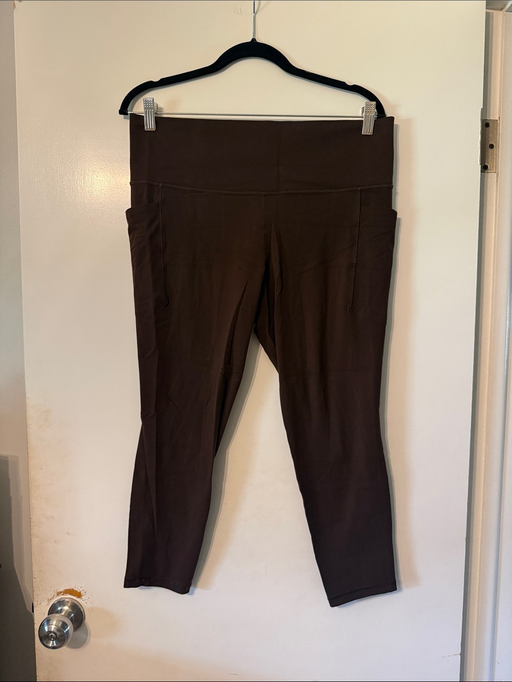 Athleta Salutation Stash 7/8 Tight